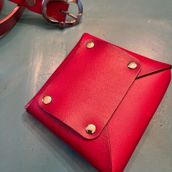 Belt with Small Detachable Walet - Picture 13 of 17